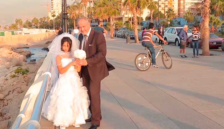 Foto ilustrativa sobre un simulacro matrimonio infantil en el Líbano.