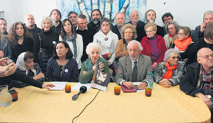 "Tenemos un desaparecido en la democracia del señor Macri": organizaciones de DD.HH. exigen aparición con vida de Santiago Maldonado. Foto: Página/12