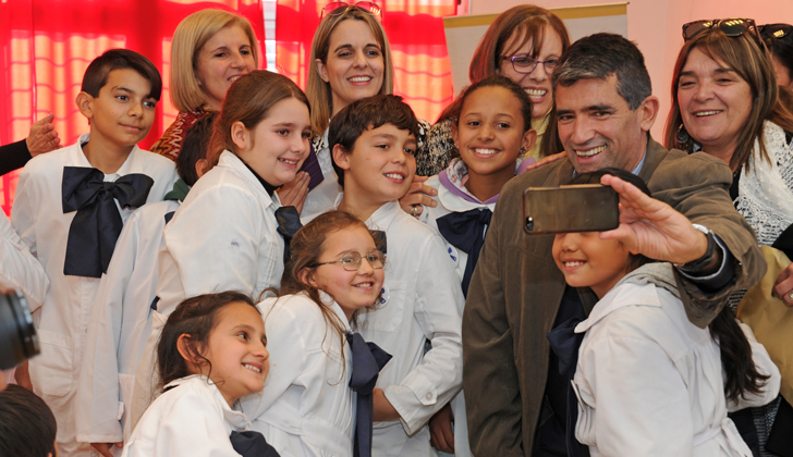 Presidente de la República en ejercicio, Raúl Sendic, en Escuela Sustentable de Jaureguiberry. (Foto de Presidencia)