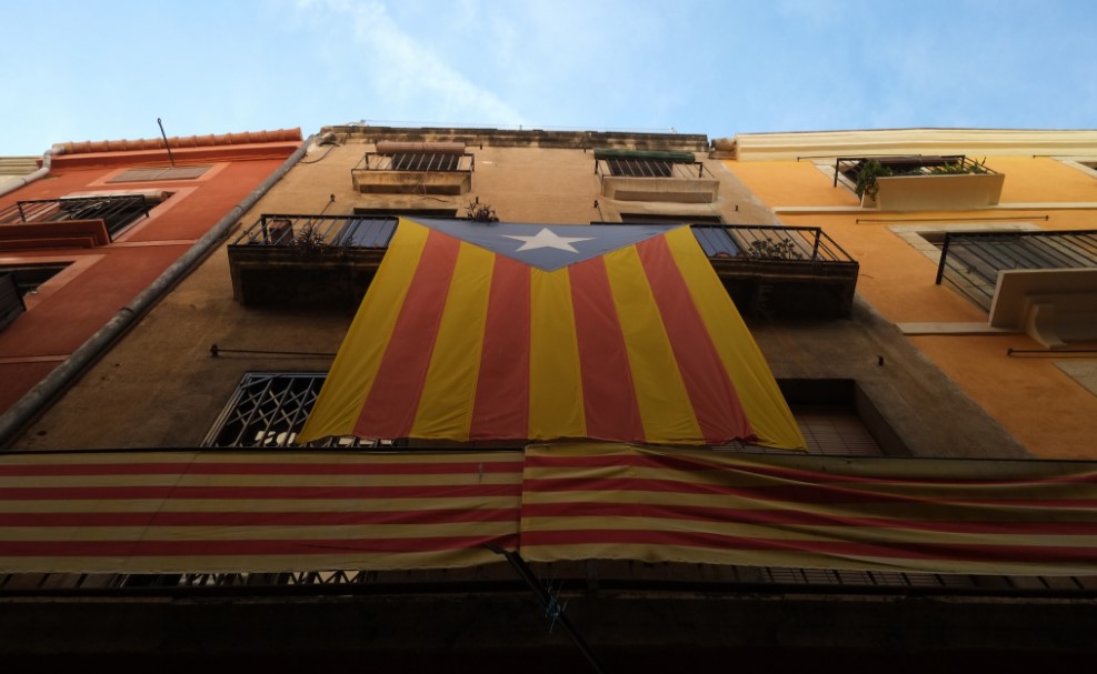 Bandera de Cataluña en un edificio de Barcelona. Foto: Andreas Klinke Johannsen