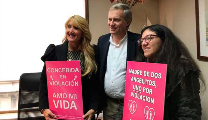 "Concebida en violación, amo mi vida": la polémica campaña contra la Ley del Aborto en Chile.