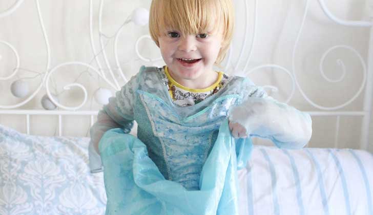 Disneyland tuvo que disculparse prohibir a un niño de tres años ser "princesa por un día"