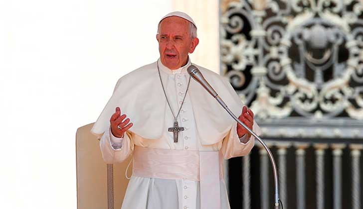 Papa Francisco comienza su gira por Colombia "en búsqueda de la reconciliación y la paz".