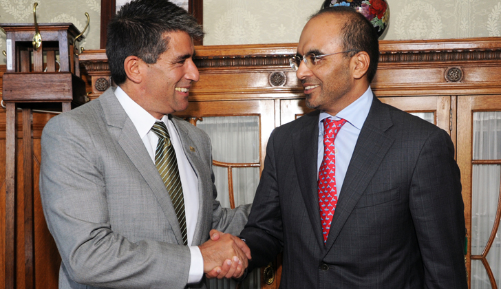 Vicepresidente Raúl Sendic, con representantes de la Cámara de Comercio e Industria de Dubái. (Foto de Presidencia).