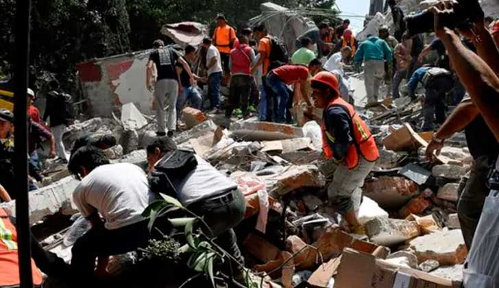 Más de 200 muertos tras el fuerte terremoto en el centro de México.