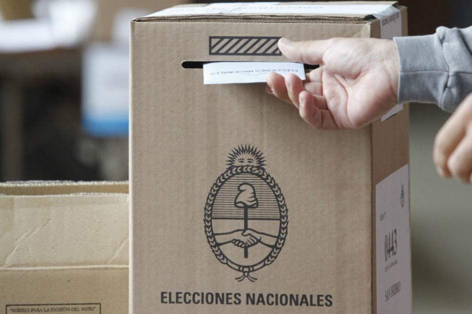 "Frenar el ajuste" o "Seguir juntos por el cambio": Argentina celebra elecciones legislativas este domingo. Foto: El Litoral