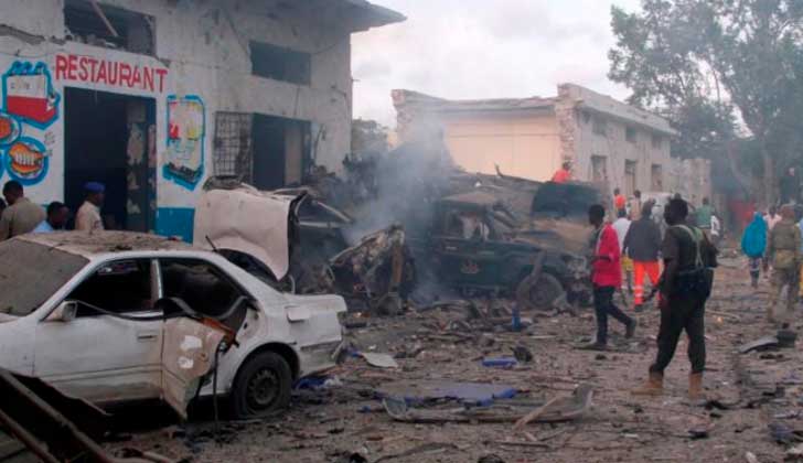 Atentado con coches bomba deja al menos 25 muertos en Somalia.