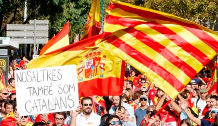 Miles de personas marcharon en Barcelona "por la unidad de España".