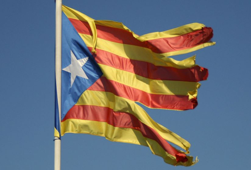 La "Senyera", bandera oficial de Cataluña. Es la tradicional de los Reyes de la Corona de Aragón, que era antiguamente usada únicamente por el Rey, como expresiva de su soberanía. Foto: Andrew Barclay