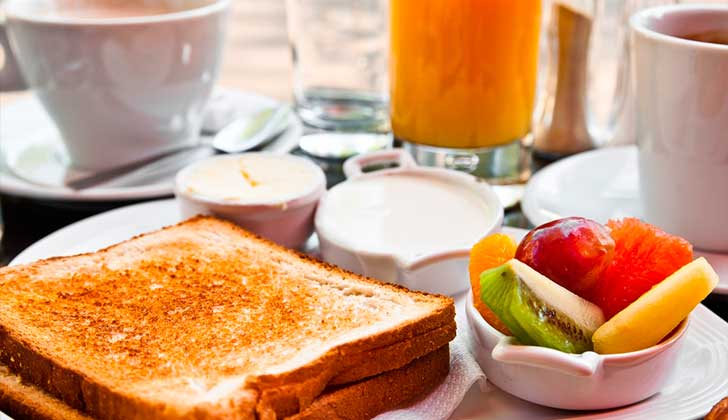 No desayunar duplica el riesgo de lesiones cardiovasculares. Foto: Pixabay
