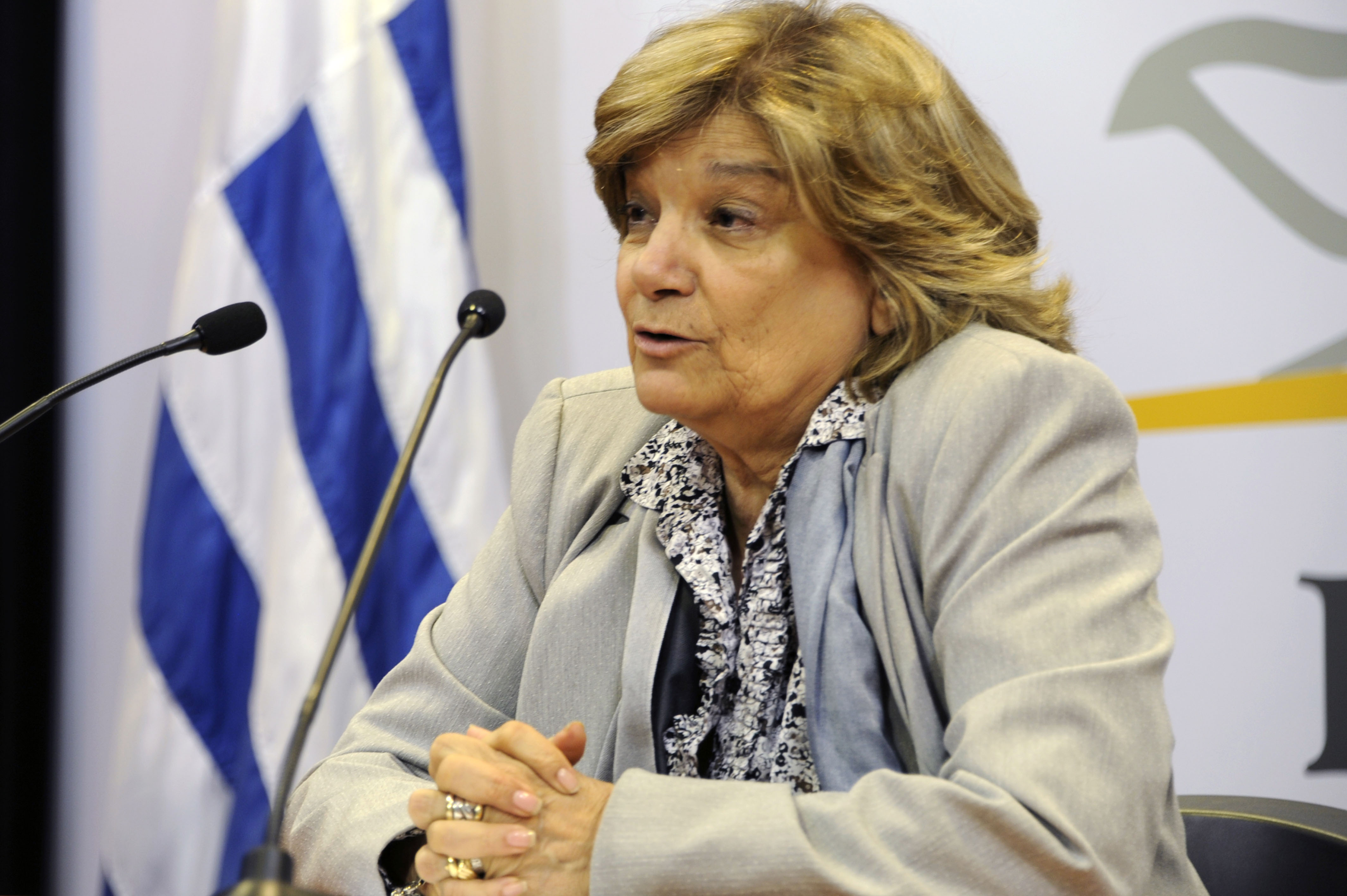 Eneida de León, ministra del MVOTMA. 