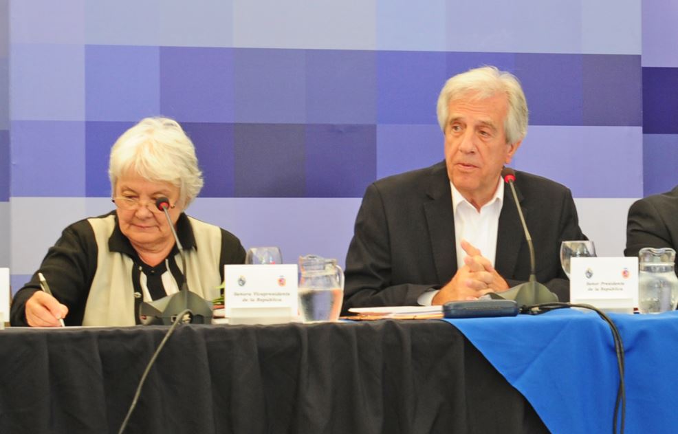 Tabaré Vázquez y Lucía Topolansky en el Consejo de Ministros abierto de Flores. 