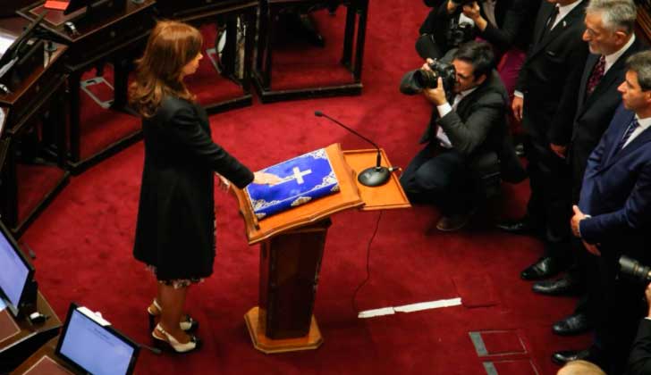 CFK juró como senadora. Foto: @CFKArgentina