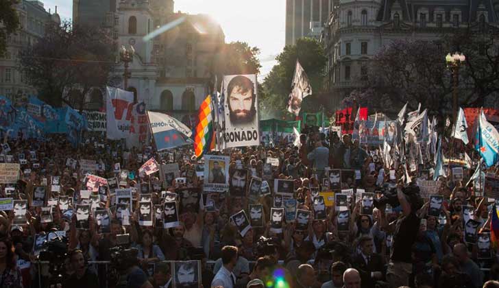 Miles de personas marcharon a Plaza de Mayo para exigir verdad y justicia por Santiago Maldonado.