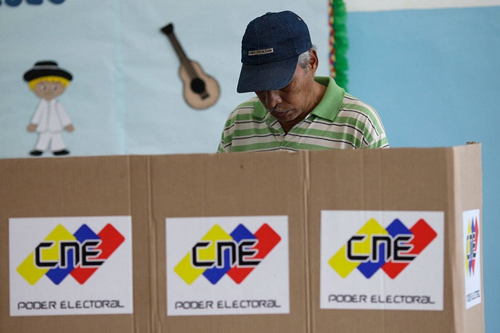 Venezuela celebra elecciones municipales casi sin presencia de oposición. Foto: EFE