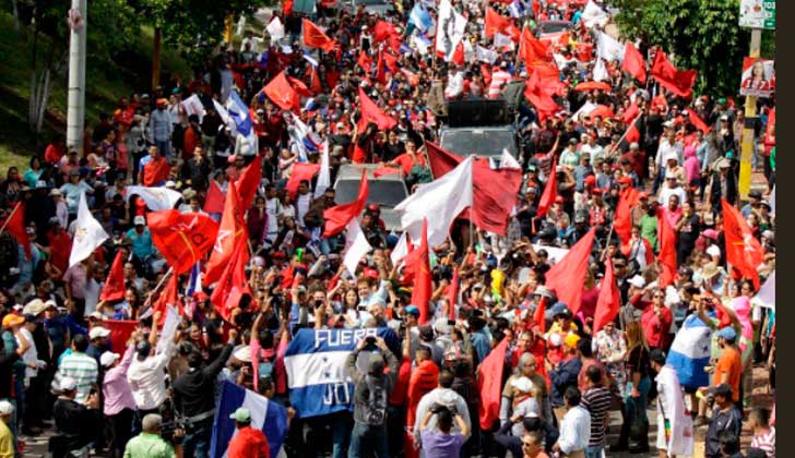 Honduras: continúan las protestas que denuncian fraude ante la ventaja de Hernández en el escrutinio especial.