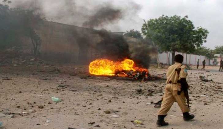 Al menos 17 muertos tras un atentado suicida contra una academia de Policía en Somalia .