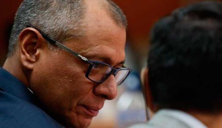 Condenan a seis años de prisión al vicepresidente de Ecuador por asociación ilícita.