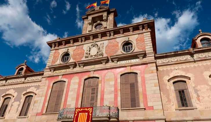 El Parlament de Cataluña aprobó recurrir al Tribunal Constitucional la aplicación del 155.