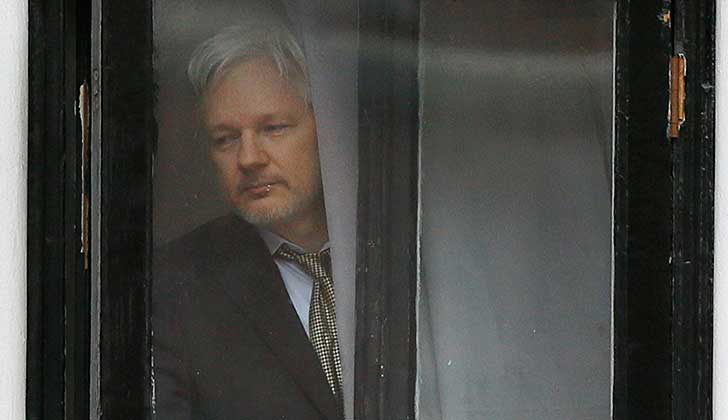 Lenín Moreno cree que Assange debe ser sancionado por filtrar documentos secretos, pero respetando su vida.