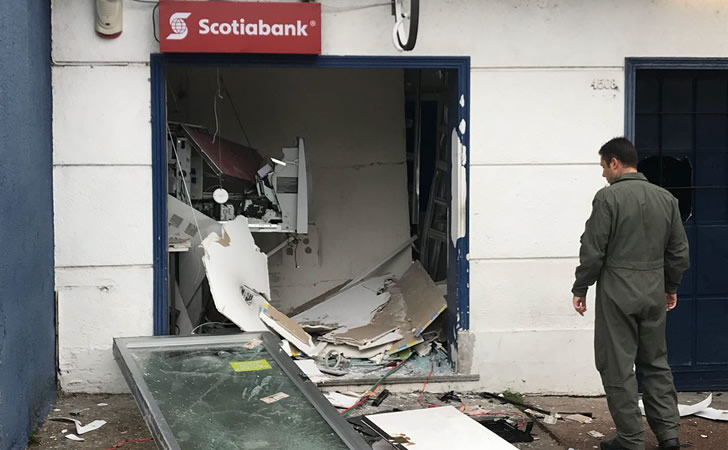 Cajero automático destruido por la explosión / Foto: Ejército