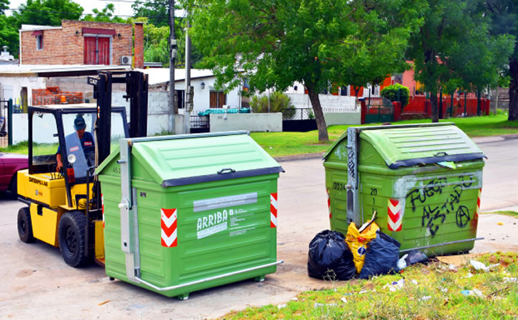 Instalación de nuevos contenedores de basura / Foto: Intendencia de Montevideo