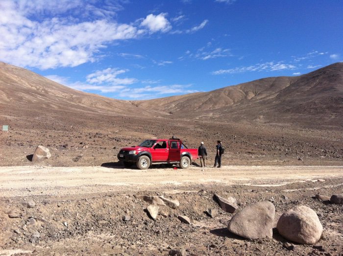 Dirk Schulze-Makuch y sus colaboradores en Atacama. Foto: Dirk Schulze-Makuch