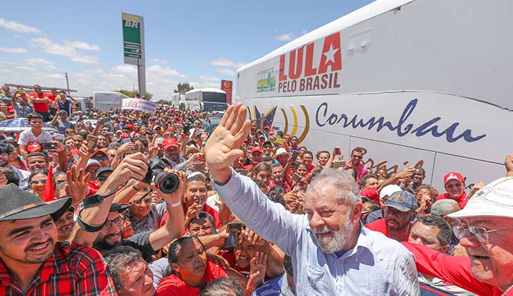 A pesar de su situación judicial, Lula vuelve a salir en caravana por Brasil. Foto: Lula.com.br
