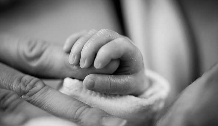 La OMS recomienda reducir las intervenciones médicas en los partos. Foto: Pixabay