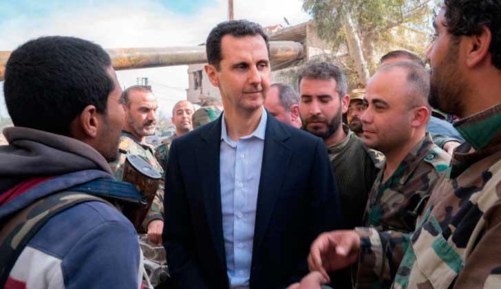 Al Assad visita a militares en la línea de fuego en Guta Oriental.
