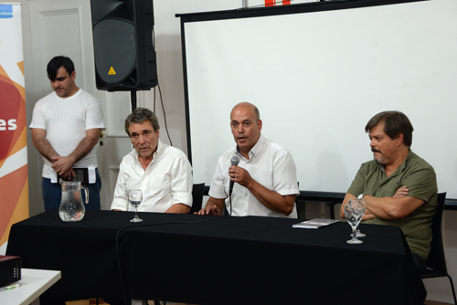 Autoridades durante el acto de apertura junto a Pablo Benavides