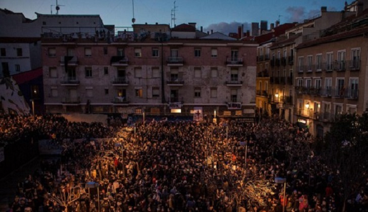Masiva manifestación en Madrid por la muerte de un vendedor callejero tras ser perseguido por la Policía . Foto: Jairo Vargas / Público