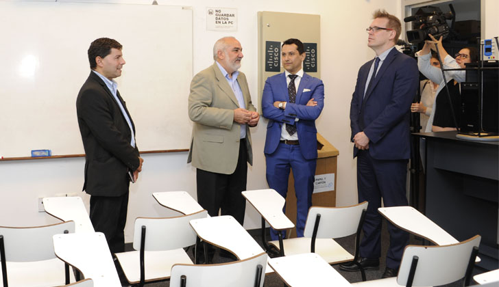 Eduardo Pereyra (INEFOP) y Wilson Netto (ANEP) junto a delegación de técnicos de universidades públicas de Finlandia.