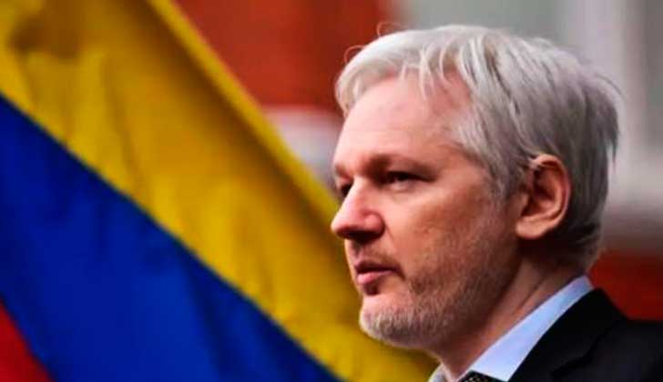 Artistas e intelectuales piden a Ecuador que levante las restricciones impuestas a Assange.