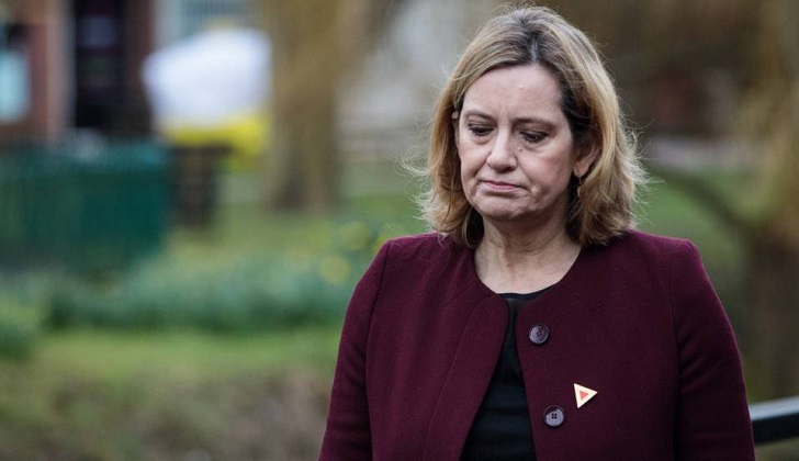 Der britische Innenminister trat zurück.
