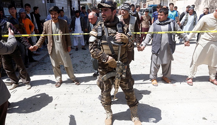 Dos atentados contra centros de registro de votantes dejan decenas de fallecidos en Afganistán.