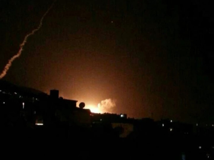 Explosiones iluminaron Damasco, capital de Siria, esta noche. Foto tomada de Twitter