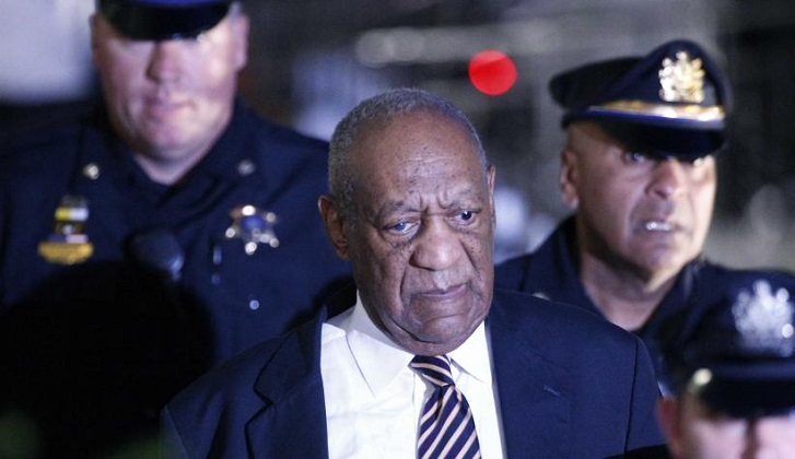 Bill Cosby es declarado culpable de agresión sexual.