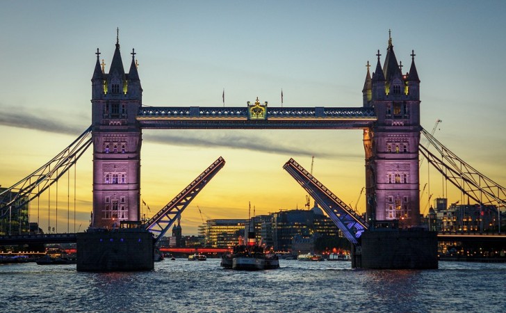 Puente London Bridge, sobre el río Tamesis, en el centro de Londres. Foto: Pixabay