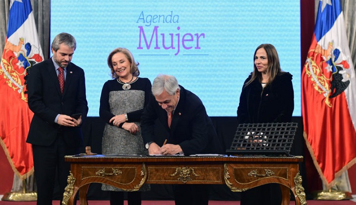 Ante las demandas feministas, Piñera presenta la "Agenda Mujer"