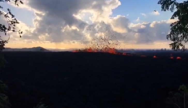 Hawaii: Transmiten en vivo el lanzamiento de bombas volcánicas el Kilauea