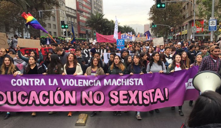 Masivas marchas por una educación no sexista en Chile