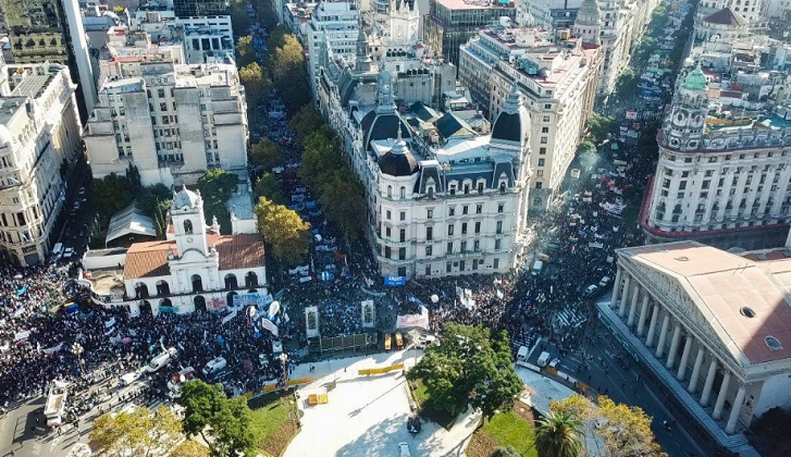 Argentina: docentes y estudiantes realizaron una marcha federal en defensa de la educación pública