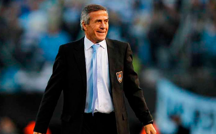El maestro Tabárez, técnico de Uruguay