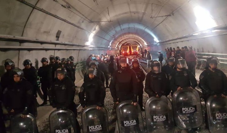 Policía de Buenos Aires reprime a los trabajadores del subte