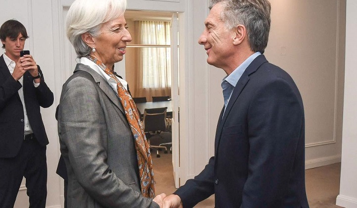 El FMI aprueba formalmente el plan de asistencia por 50.000 millones de dólares para Argentina.