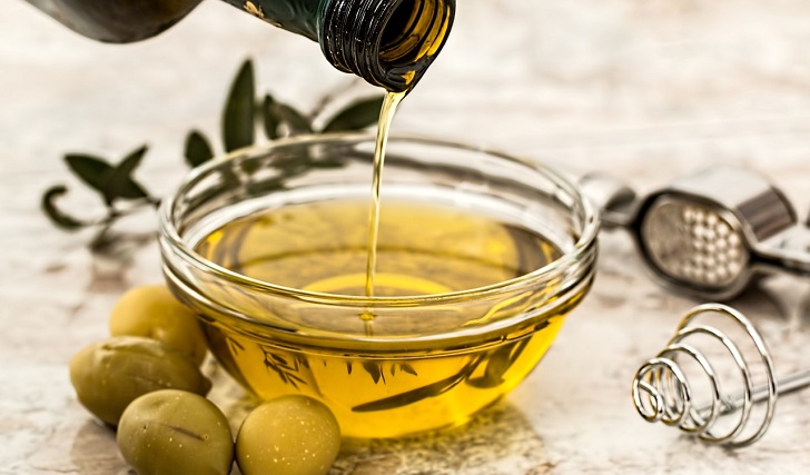 Una cucharada de aceite de oliva al día reduce el riesgo de padecer cáncer e ictus. Foto: Pixabay