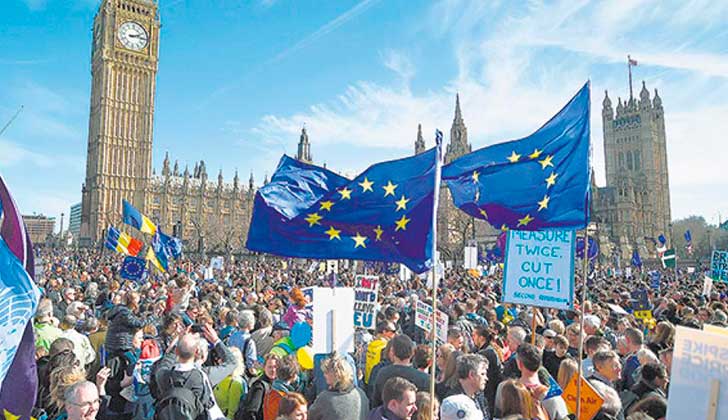 Una multitud marchó en contra del Brexit en Londres.