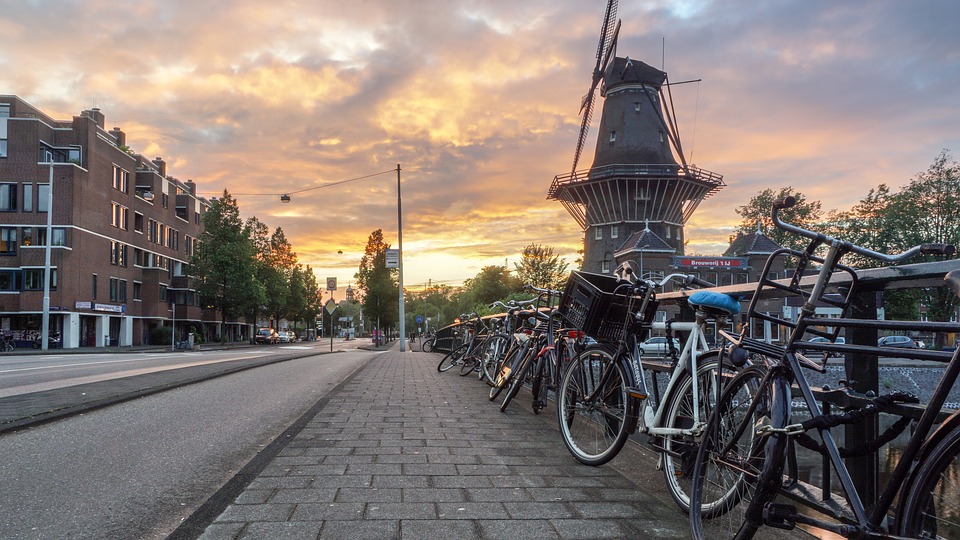 En Holanda hay 17 millones de habitantes y 20 millones de bicicletas. Foto: Pixabay.