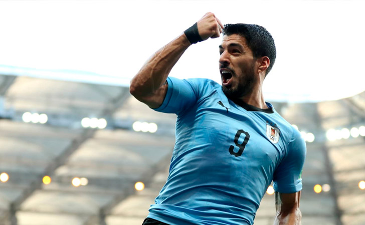 Luis Suárez convierte su 52º gol con la selección uruguaya / Foto: FIFA
